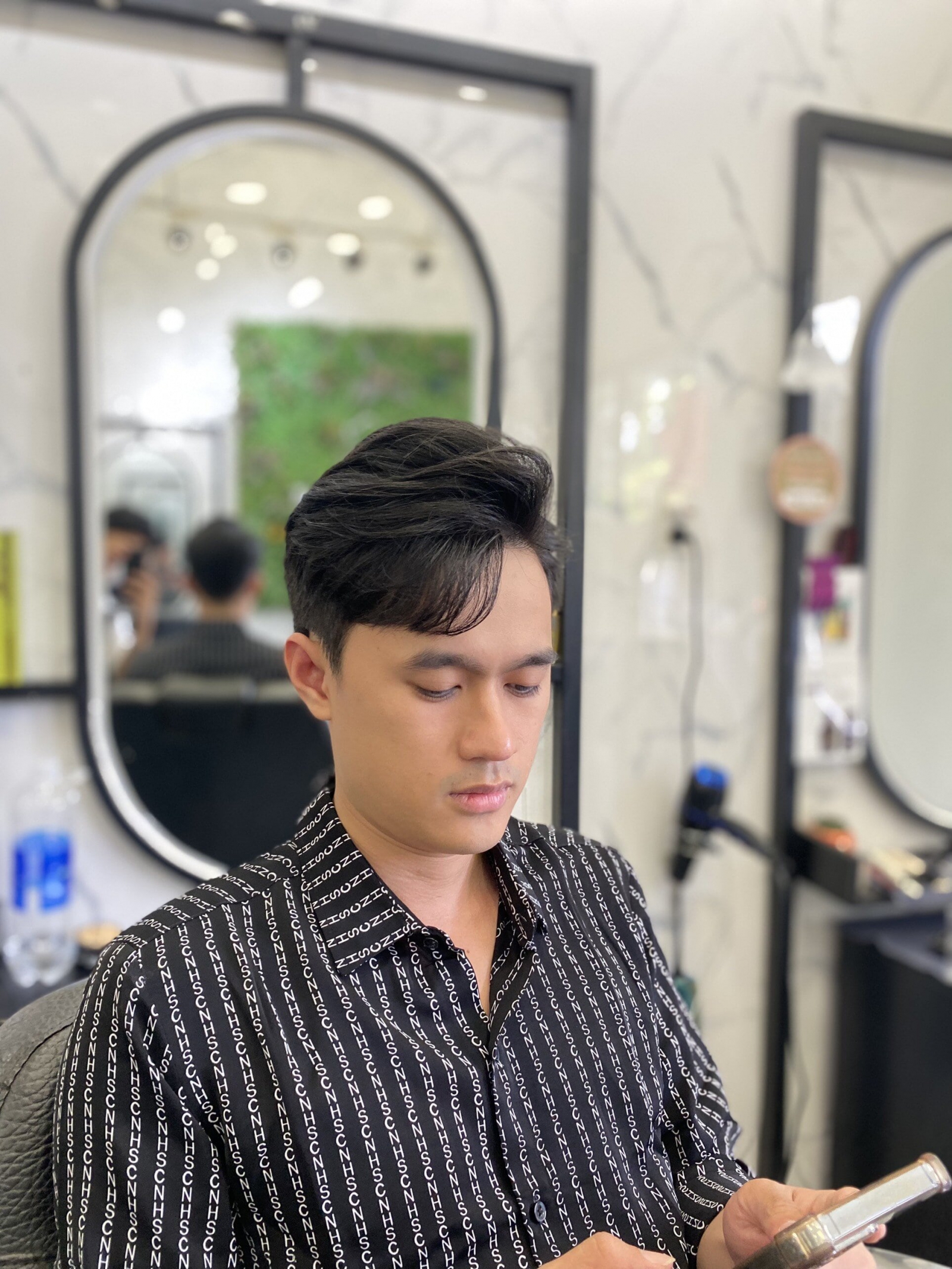 Side Part - Kiểu tóc nam thư sinh cho bạn trai có khuôn mặt nhỏ 1