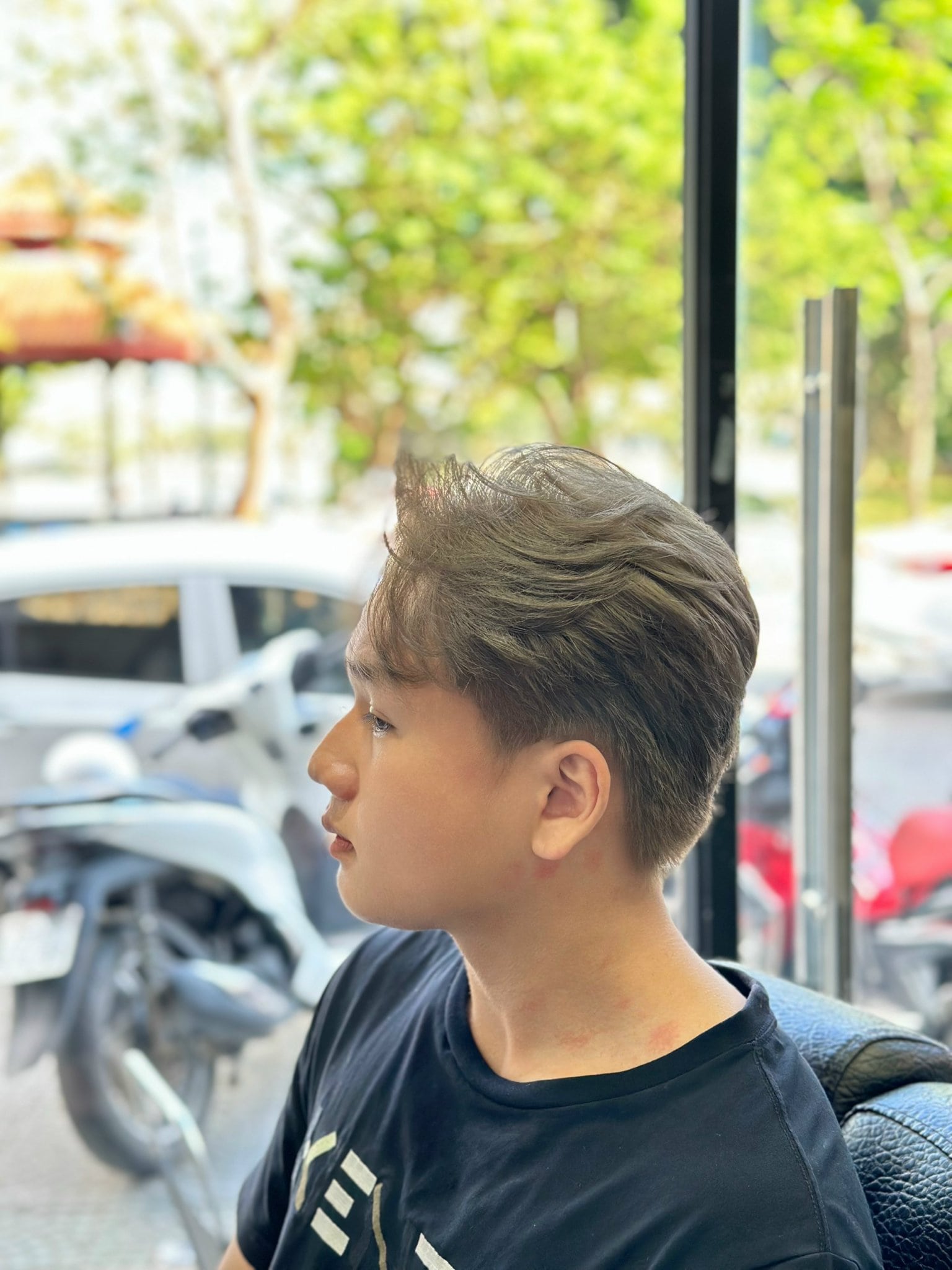 Side Part - Kiểu tóc nam thư sinh cho bạn trai có khuôn mặt nhỏ 3